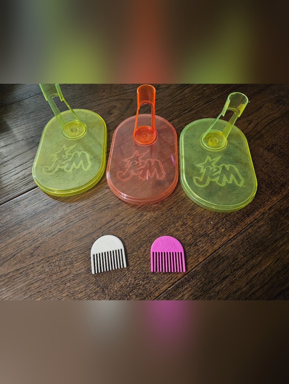 Vintage JEM and the HOLOGRAMS 2 YELLOW 1 ORANGE DOLL STANDS With 2 Hair Picks. 
